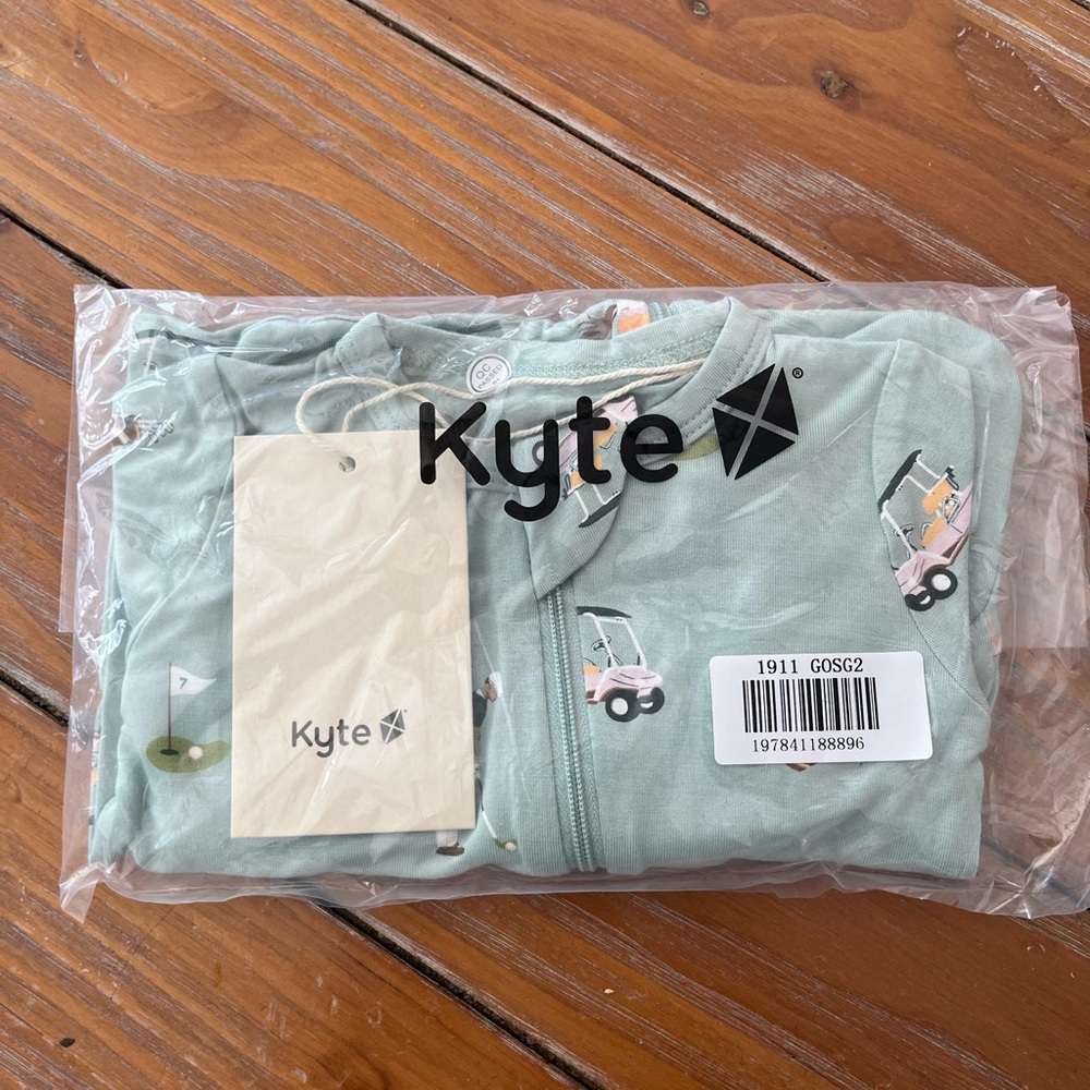 Brand New Kyte Baby 3-6 months golf print zippy